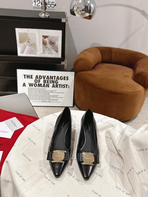 Ferragamo 24 Early Spring Collection New ProductsThe smooth lines of the shoe make it incredvgr3kw6c