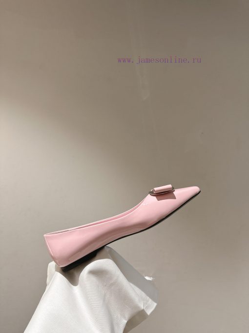 Ferragamo 24 Early Spring Collection New ProductsThe smooth lines of the shoe make it incred4n1qq00p - Image 10