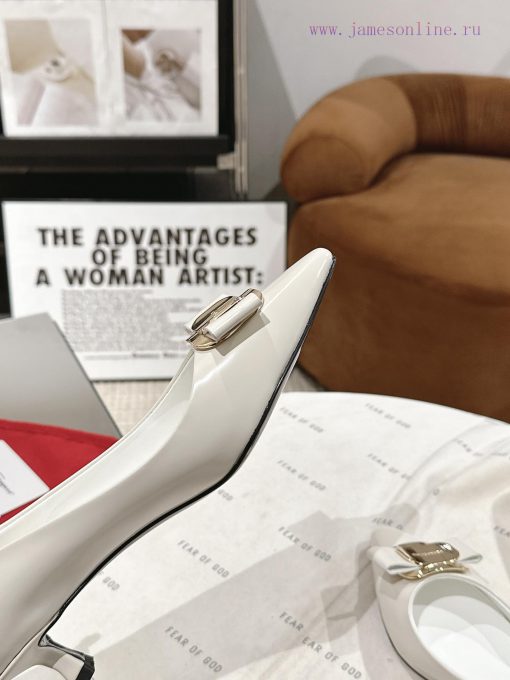 Ferragamo 24 Early Spring Collection New ProductsThe smooth lines of the shoe make it incred70fkfy0c - Image 5