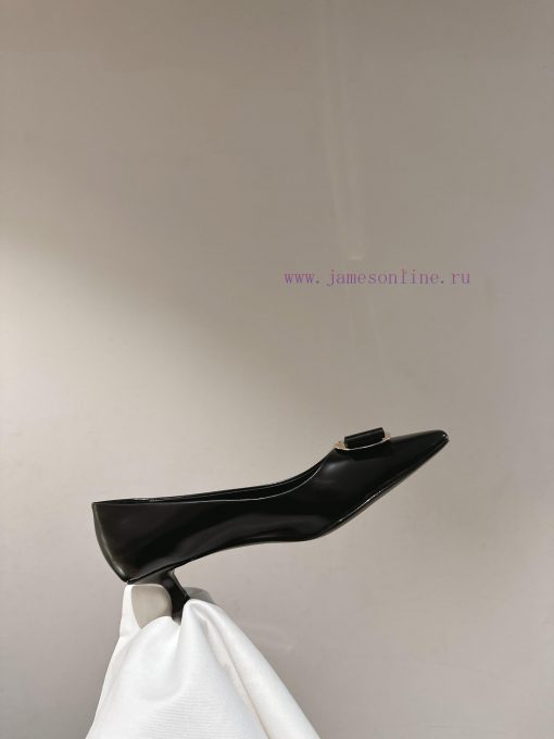 Ferragamo 24 Early Spring Collection New ProductsThe smooth lines of the shoe make it incredvgr3kw6c - Image 10