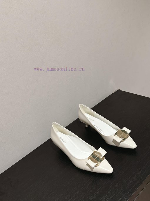 Ferragamo 24 Early Spring Collection New ProductsThe smooth lines of the shoe make it incred70fkfy0c - Image 8