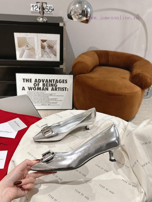 Ferragamo 24 Early Spring Collection New ProductsThe smooth lines of the shoe make it incred3lcxrd67 - Image 3