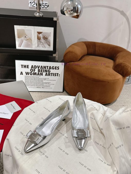Ferragamo 24 Early Spring Collection New ProductsThe smooth lines of the shoe make it incred3lcxrd67 - Image 4