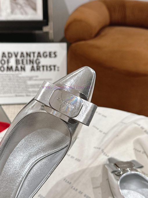 Ferragamo 24 Early Spring Collection New ProductsThe smooth lines of the shoe make it incred3lcxrd67 - Image 5