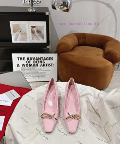 Ferragamo 24 Early Spring Collection New ProductsThe smooth lines of the shoe make it incredj79oqdqo
