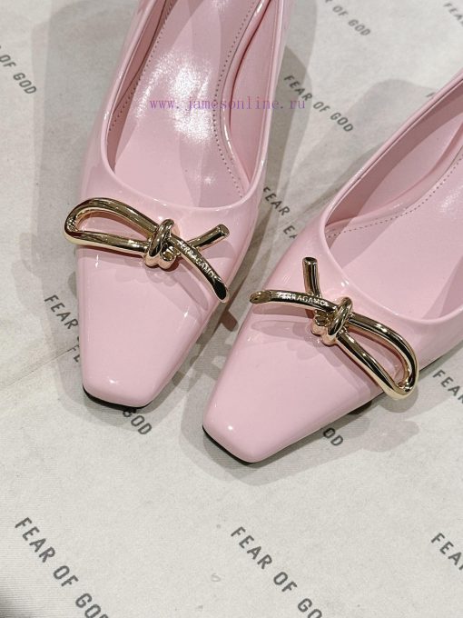 Ferragamo 24 Early Spring Collection New ProductsThe smooth lines of the shoe make it incredj79oqdqo - Image 5