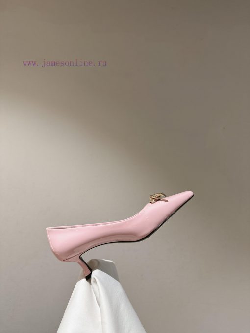 Ferragamo 24 Early Spring Collection New ProductsThe smooth lines of the shoe make it incredj79oqdqo - Image 10