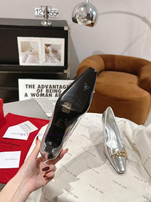 Ferragamo 24 Early Spring Collection New ProductsThe smooth lines of the shoe make it incred9yk67tkb - Image 7