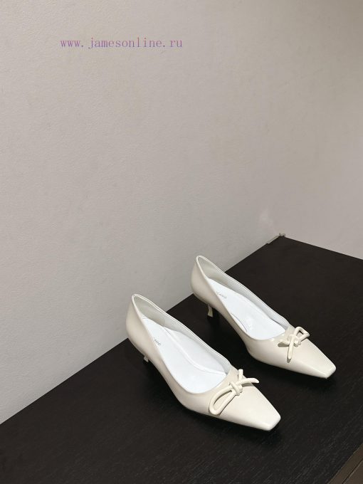 Ferragamo 24 Early Spring Collection New ProductsThe smooth lines of the shoe make it incredstj4nva1 - Image 8