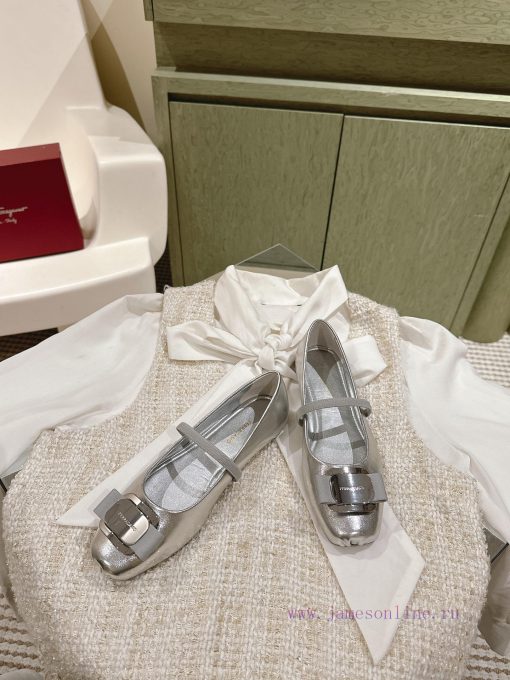| ²⁰²4 𝐬𝐬  🤍🤎 Ferragamo's early spring series new product features a square bow design, wimdlx10r5 - Image 3