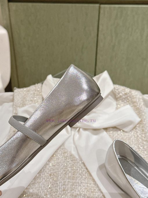 | ²⁰²4 𝐬𝐬  🤍🤎 Ferragamo's early spring series new product features a square bow design, wimdlx10r5 - Image 6