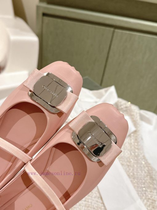 | ²⁰²4 𝐬𝐬  🤍🤎 Ferragamo's early spring series new product features a square bow design, wi5t8go9na - Image 5