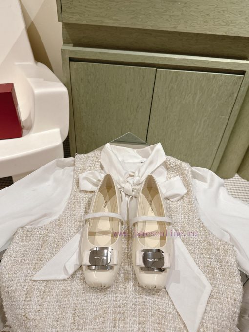 | ²⁰²4 𝐬𝐬  🤍🤎 Ferragamo's early spring series new product features a square bow design, wiuao305z7 - Image 2