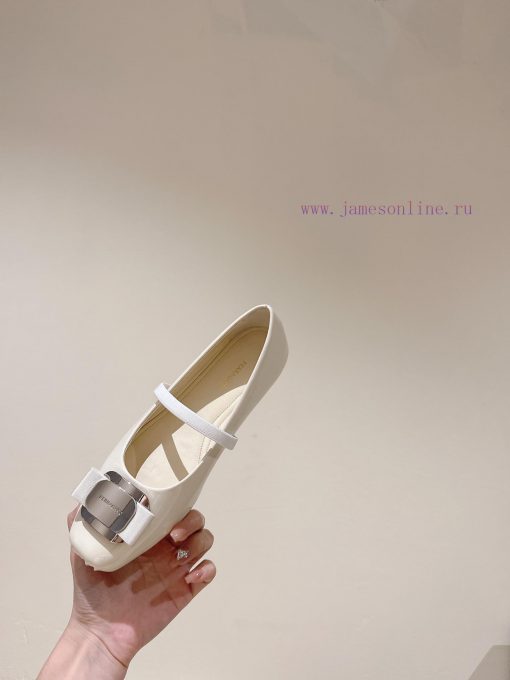 | ²⁰²4 𝐬𝐬  🤍🤎 Ferragamo's early spring series new product features a square bow design, wiuao305z7 - Image 10