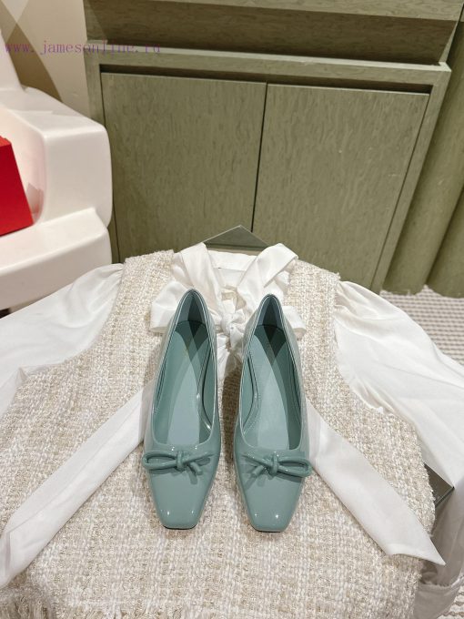 | ²⁰²4 𝐬𝐬  🤍🤎Ferragam"Ferragamo Spring/Summer Collection's new product features a square bx7ekl6yh