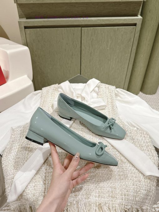 | ²⁰²4 𝐬𝐬  🤍🤎Ferragam"Ferragamo Spring/Summer Collection's new product features a square bx7ekl6yh - Image 3