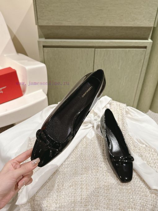 | ²⁰²4 𝐬𝐬  🤍🤎Ferragam"Ferragamo Spring/Summer Collection's new product features a square bt2dsw2j3 - Image 3