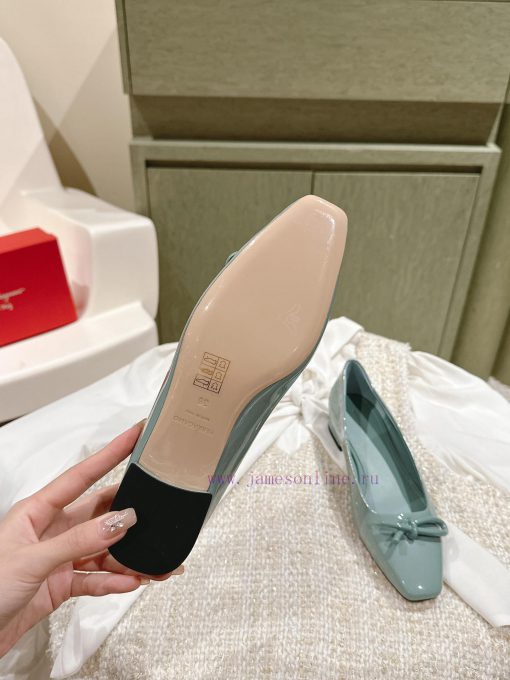| ²⁰²4 𝐬𝐬  🤍🤎Ferragam"Ferragamo Spring/Summer Collection's new product features a square bx7ekl6yh - Image 7