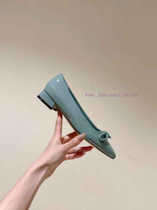 | ²⁰²4 𝐬𝐬  🤍🤎Ferragam"Ferragamo Spring/Summer Collection's new product features a square bx7ekl6yh - Image 9