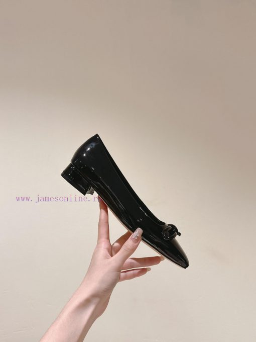 | ²⁰²4 𝐬𝐬  🤍🤎Ferragam"Ferragamo Spring/Summer Collection's new product features a square bt2dsw2j3 - Image 9