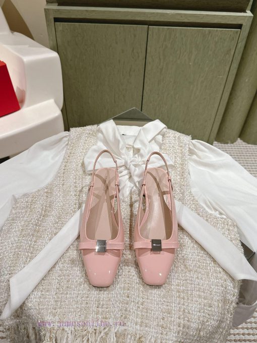 | ²⁰²4 𝐬𝐬  🤍🤎Ferragam"Ferragamo Spring/Summer Collection's new product features a square bpflmkfca - Image 2