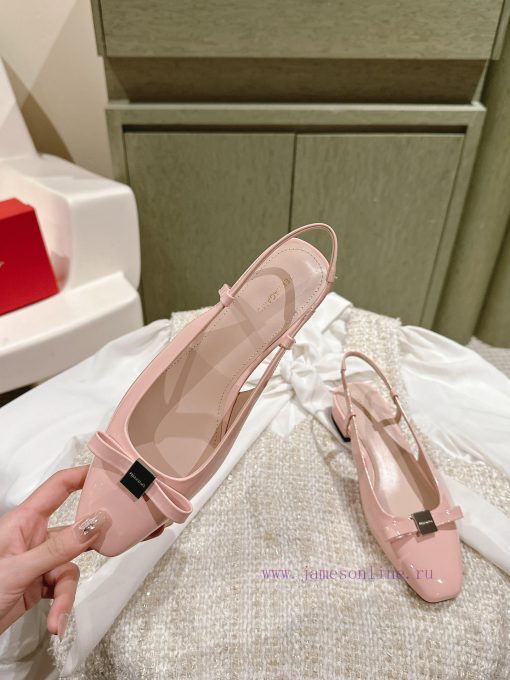 | ²⁰²4 𝐬𝐬  🤍🤎Ferragam"Ferragamo Spring/Summer Collection's new product features a square bpflmkfca - Image 4