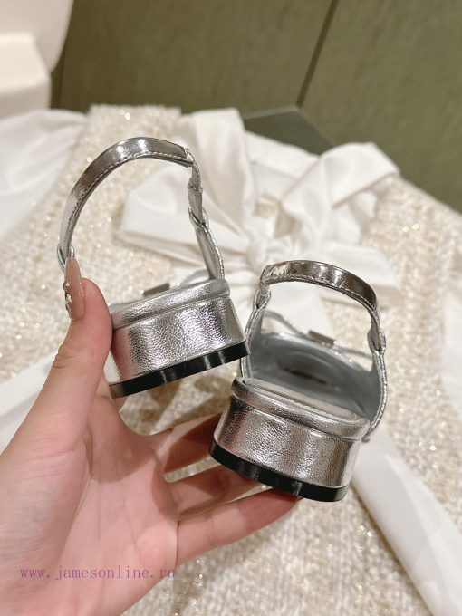 | ²⁰²4 𝐬𝐬  🤍🤎Ferragam"Ferragamo Spring/Summer Collection's new product features a square bs3sz673x - Image 6