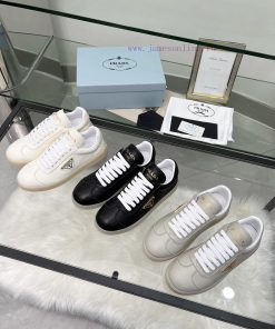 2024 Prada/Prada Women's Metal Logo Adorned Lane Sneakers This sports shoe is fashionable anpo3xw17k