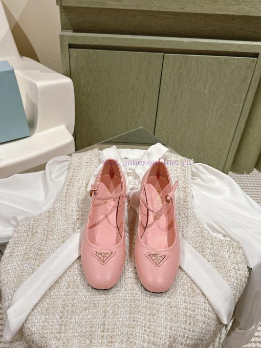 | ²⁰²4 𝐬𝐬  🤍🤎Prada's new spring and summer collection of stunning Mary Jane shoes is so surj4lbbsnc - Image 2