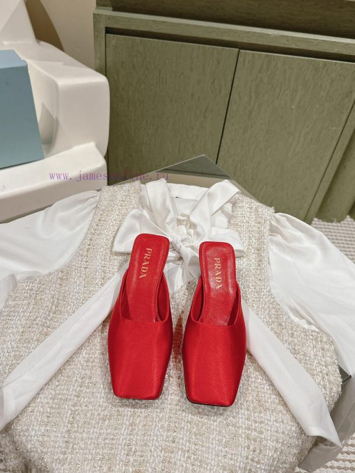 | ²⁰²4 𝐬𝐬  🤍🤎Prada's new spring and summer stunning slippers are so surprising this season.q9k0q8ie