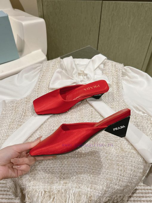 | ²⁰²4 𝐬𝐬  🤍🤎Prada's new spring and summer stunning slippers are so surprising this season.q9k0q8ie - Image 4