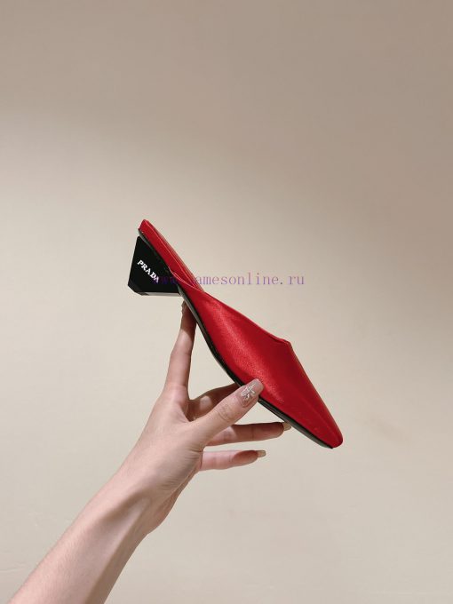 | ²⁰²4 𝐬𝐬  🤍🤎Prada's new spring and summer stunning slippers are so surprising this season.q9k0q8ie - Image 9