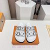 Top tierL * V Donkey 2024vs Summer Latest Wang Fried Sandals SeriesCouple belt buckle coolerpag1uy4a