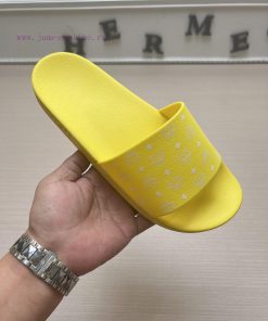MCM's latest popular fashion slippers, with original 11 mold opening on the official websiteyi9ur3n4