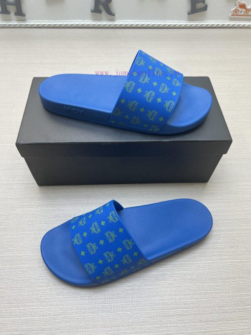 MCM's latest popular fashion slippers, with original 11 mold opening on the official website2xbgvrh6 - Image 5