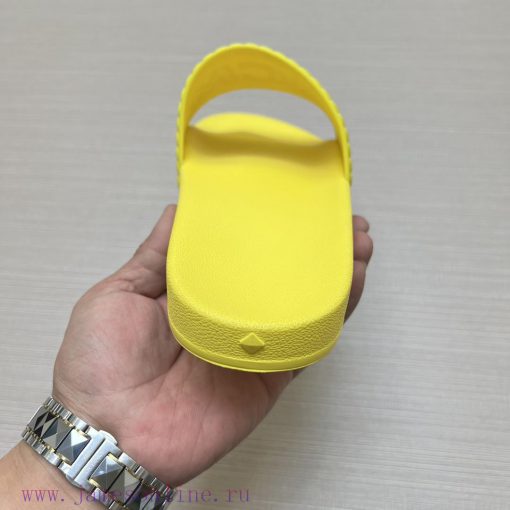 MCM's latest popular fashion slippers, with original 11 mold opening on the official websitepi78kqfl - Image 8