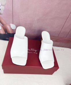 FERRAGAMO24Ss officially adopts the brand new Pantone Red color scheme as its iconic color t8oz3qv12
