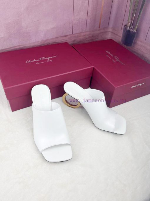 FERRAGAMO24Ss officially adopts the brand new Pantone Red color scheme as its iconic color t8oz3qv12 - Image 8