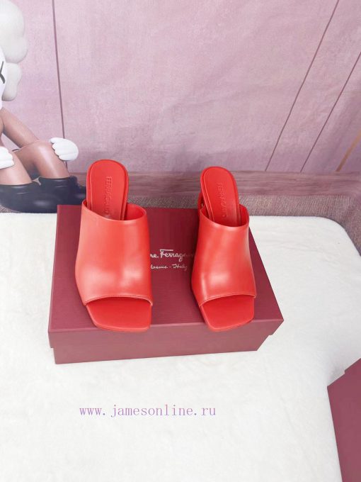FERRAGAMO24Ss officially adopts the brand new Pantone Red color scheme as its iconic color t9w5l38eo - Image 3