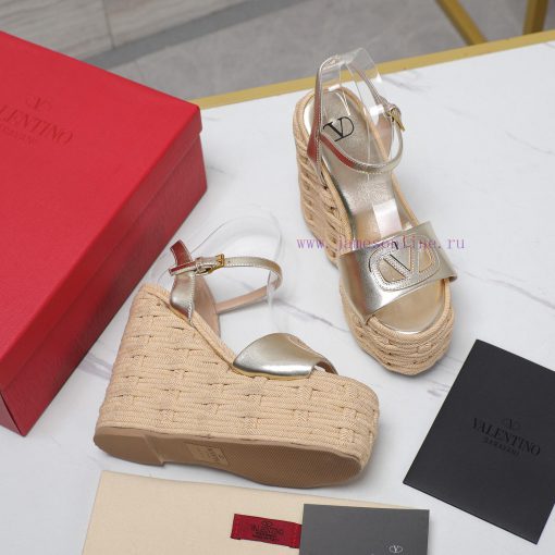The most2024 Early Spring Fashion Show UpdateValentino Polo Hemp Bottom Slippers/Subsequent q7b3tx6r