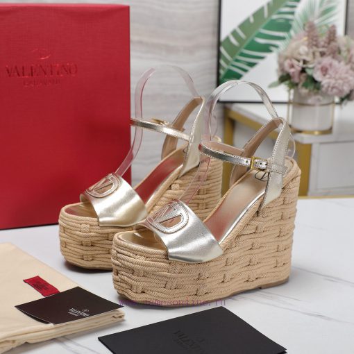 The most2024 Early Spring Fashion Show UpdateValentino Polo Hemp Bottom Slippers/Subsequent q7b3tx6r - Image 9