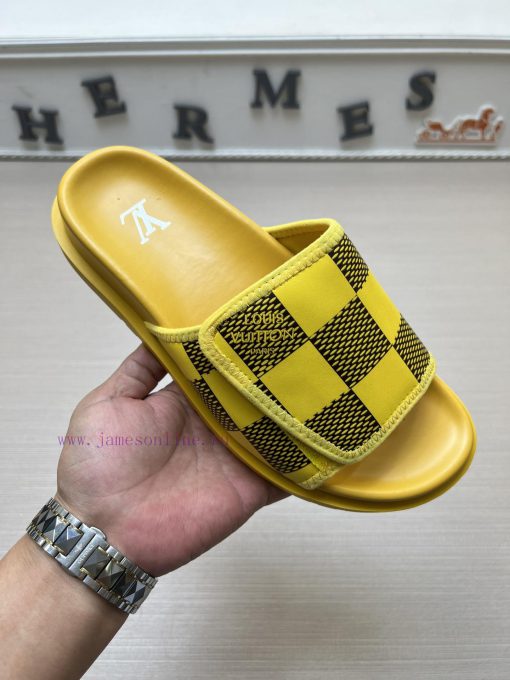 LOUIS VUITTON LV official website's popular men's Velcro slippers are available for sale simppe2smst - Image 2