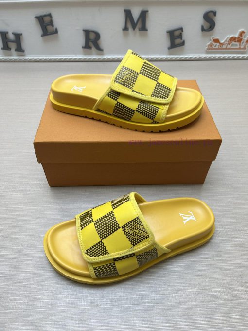 LOUIS VUITTON LV official website's popular men's Velcro slippers are available for sale simppe2smst - Image 5