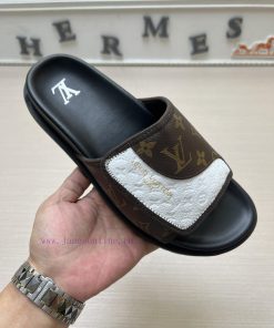 LOUIS VUITTON LV official website's popular men's Velcro slippers are available for sale sim5pjkho1o
