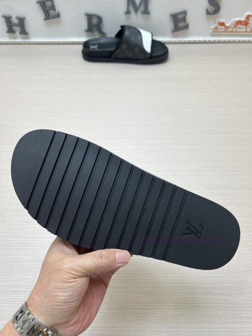 LOUIS VUITTON LV official website's popular men's Velcro slippers are available for sale simrk0eyagc - Image 10