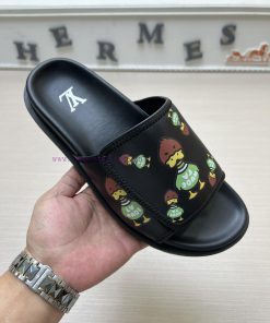 LOUIS VUITTON LV official website's popular men's Velcro slippers are available for sale simkfpu356t