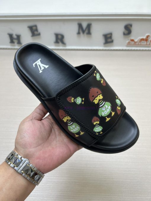 LOUIS VUITTON LV official website's popular men's Velcro slippers are available for sale simkfpu356t - Image 2