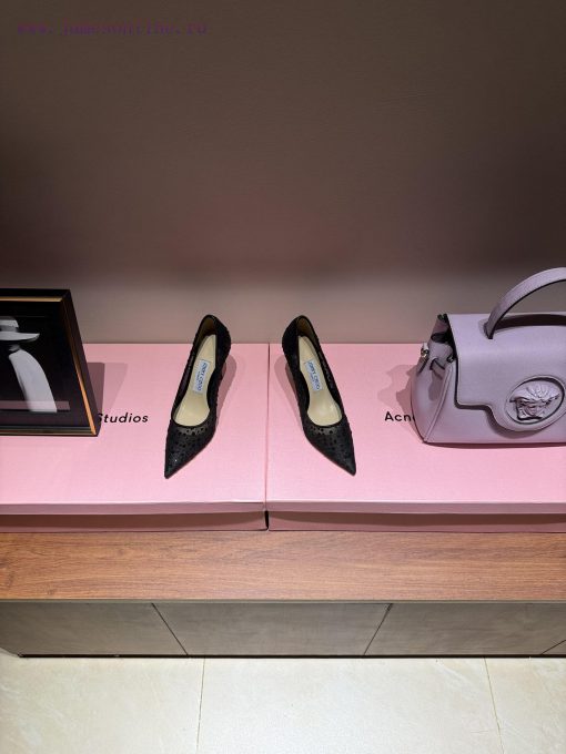 The mostIn early spring 2024, Jimmy Choo released rhinestone pointed slippers for Jimmy Weekuzgs4834 - Image 4
