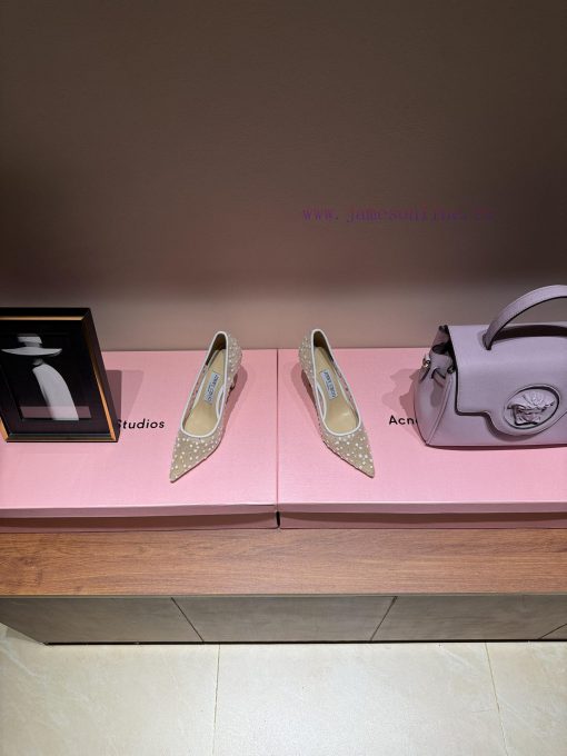 The mostIn early spring 2024, Jimmy Choo released rhinestone pointed slippers for Jimmy Weekspyi9pqz - Image 4