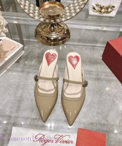24 new RV painted cat heel slippersInspired by the Belle Vivier collection, the style is simt2q5j8ft